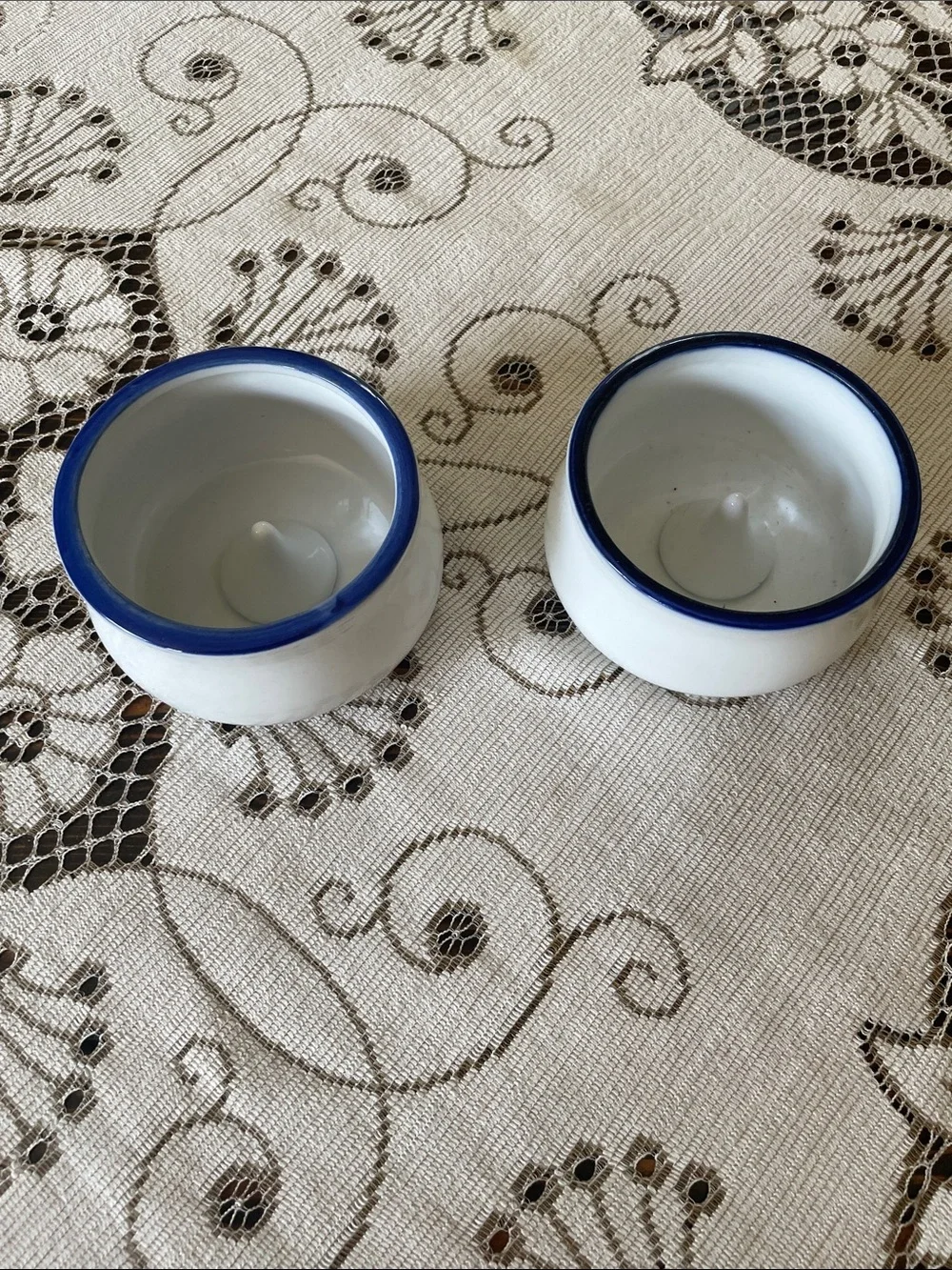Baskerville White Ceramic Appke Holder with 2 Different Blue Rims - Set of 2